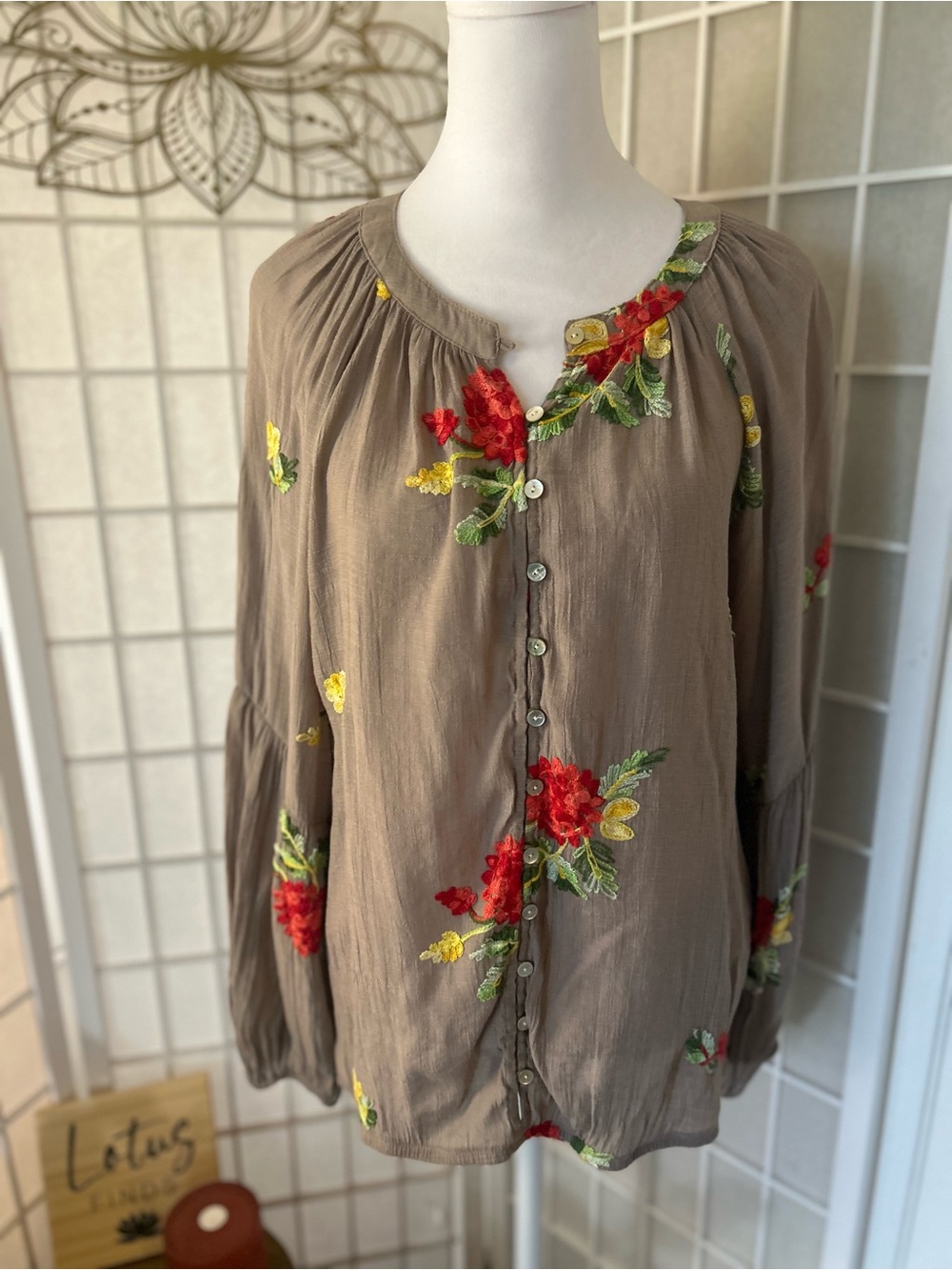 Fig & Flower Embroidered Floral Boho Button-Front Blouse Size Large